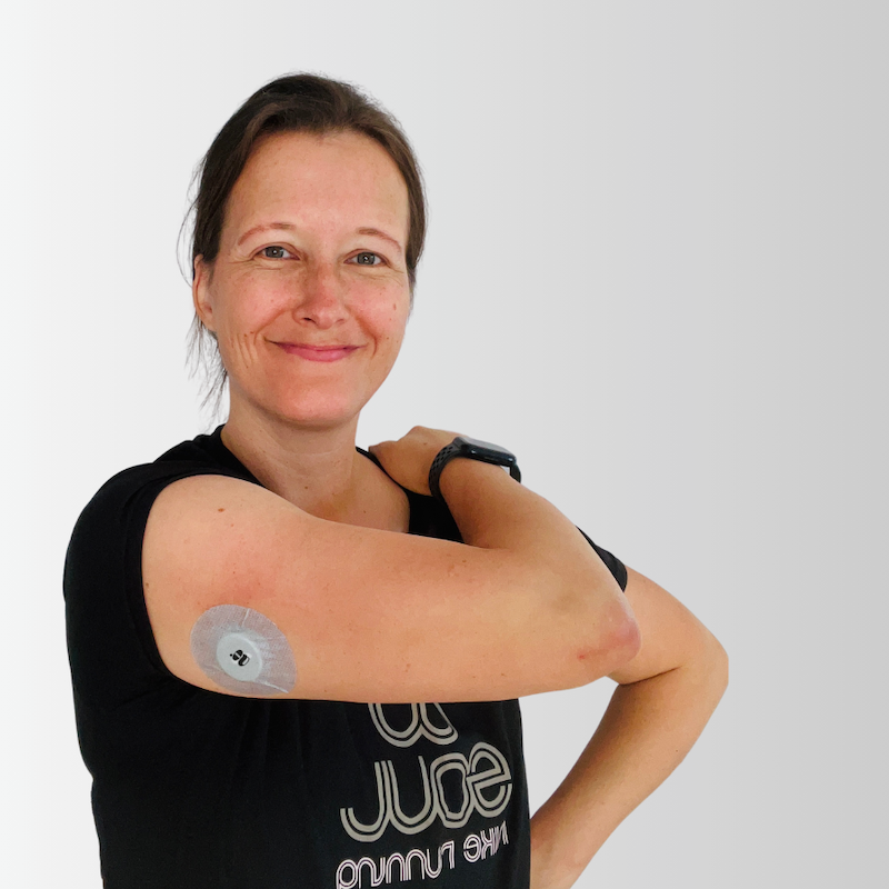Dr. Gerhilt Kusatz mit CGM-Sensor