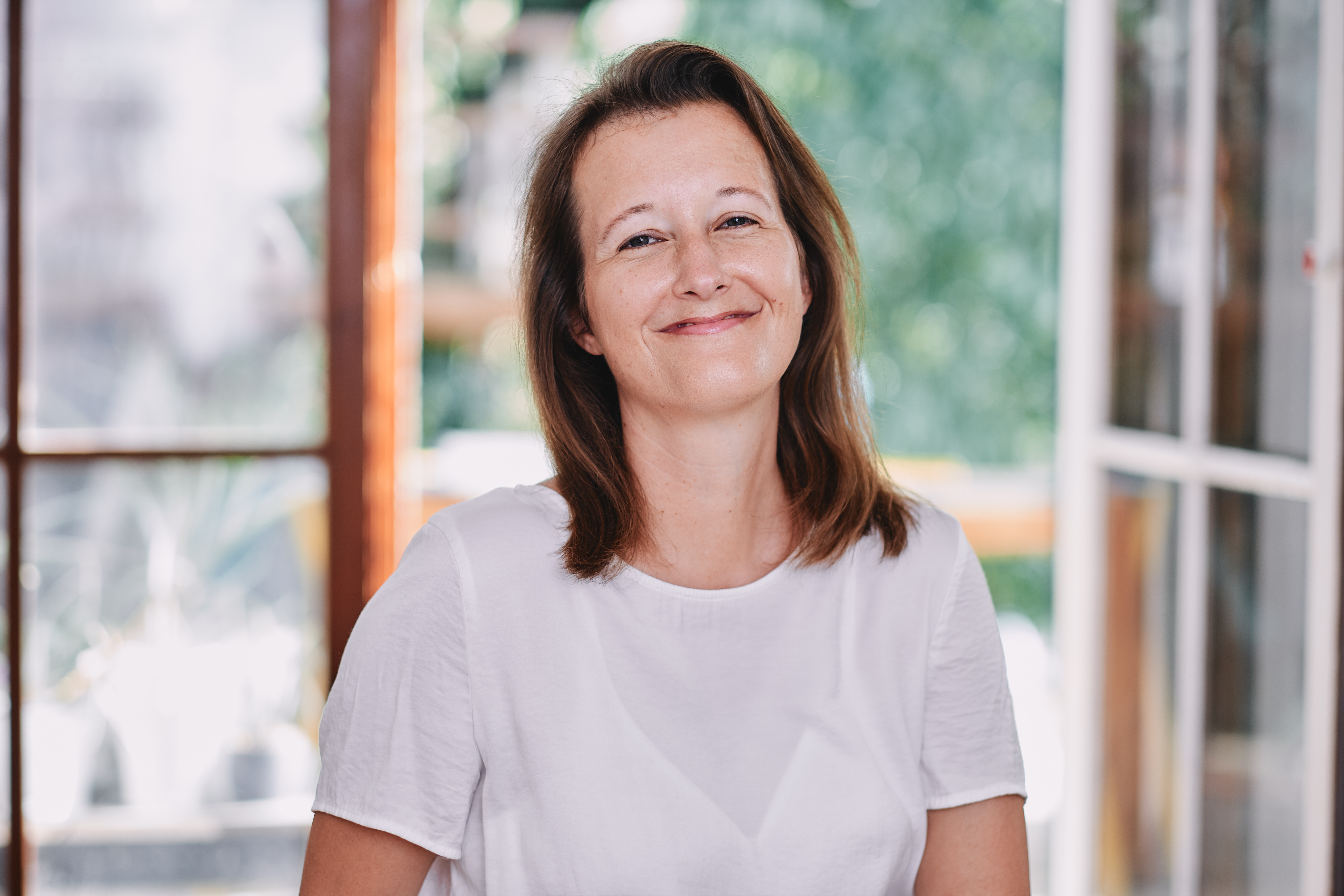 Dr. Gerhilt Kusatz am Fenster